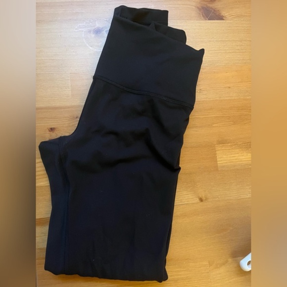 Lululemon Wunder Train 28" black leggings. Excellent condition.